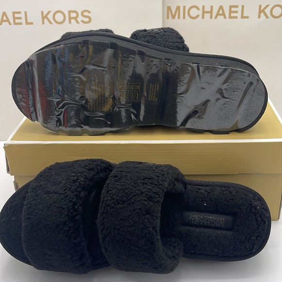 MICHAEL KORS Winnie Faux Curly Shearling Platform Slide Sandal
Black 
New - Picture 3 of 16